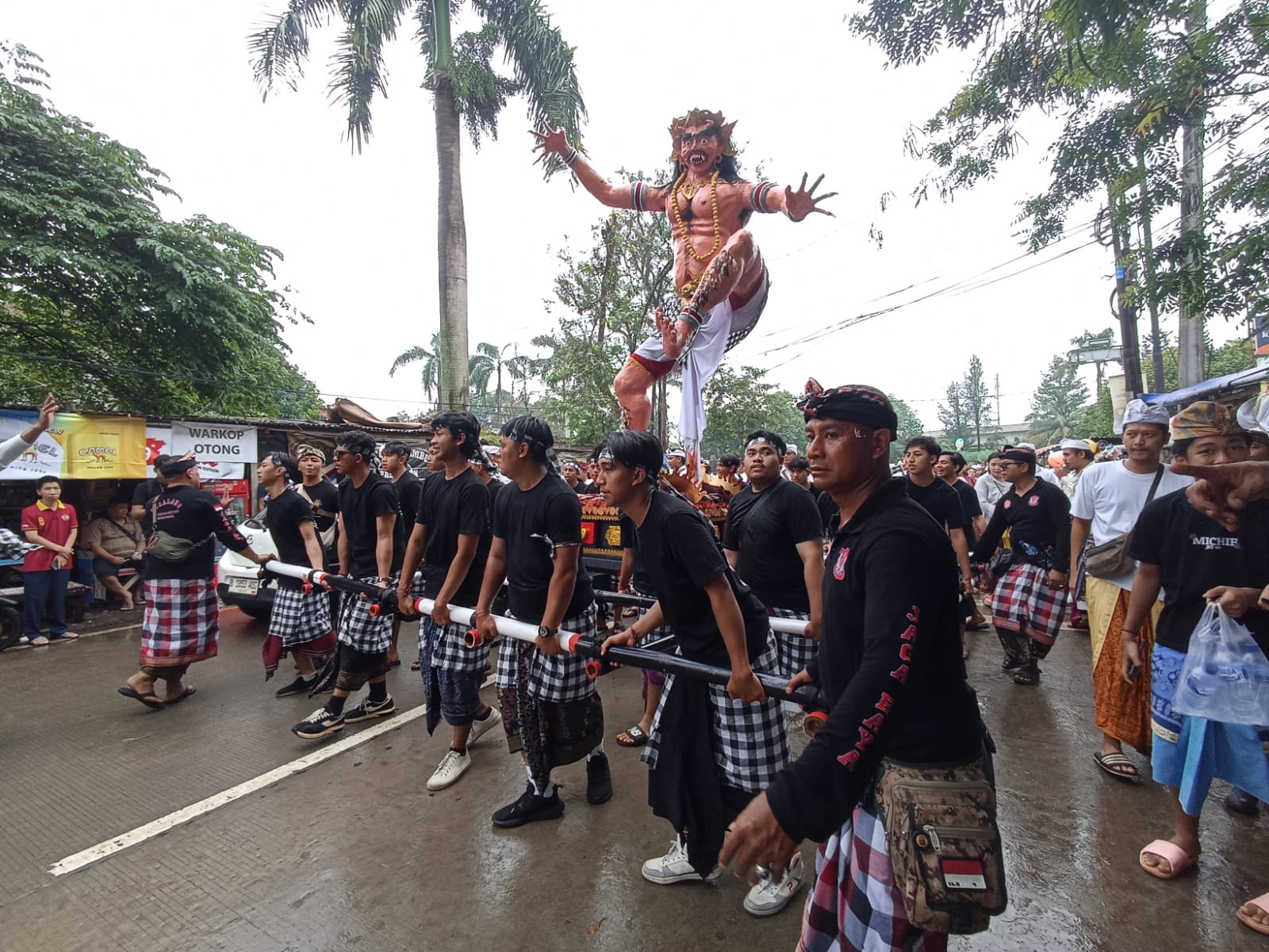 Pawai Ogoh-ogoh dan Budaya di Pura Parahyangan Jagat Guru BSD. (tangselpos.id/gema)