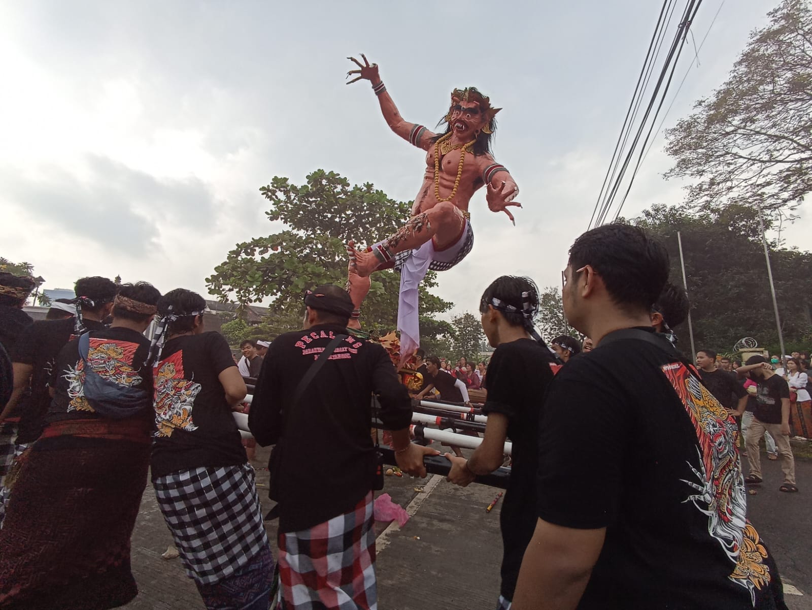 Pawai Ogoh-ogoh dan Budaya di Pura Parahyangan Jagat Guru BSD. (tangselpos.id/gema)