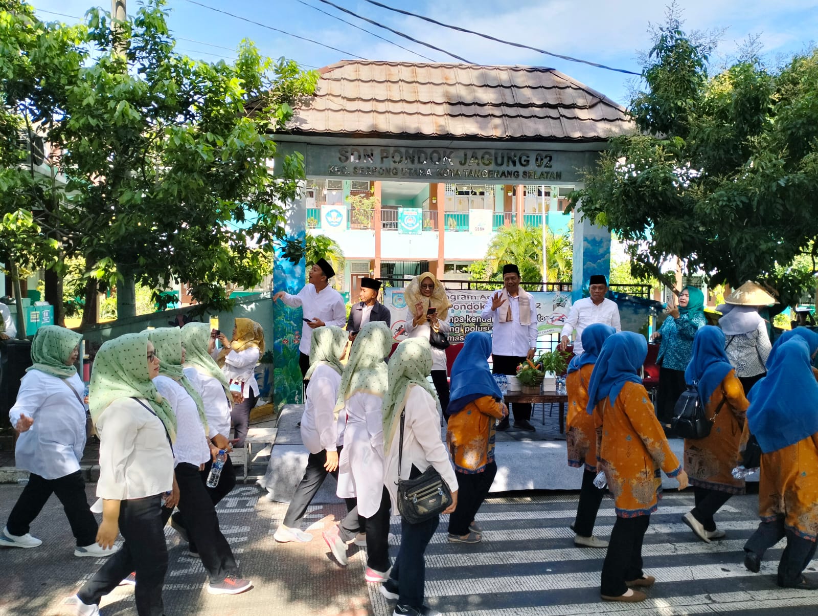 Pawai Ta'aruf MTQ tingkat Kecamatan Serpong Utara. (tangselpos.id/irm)