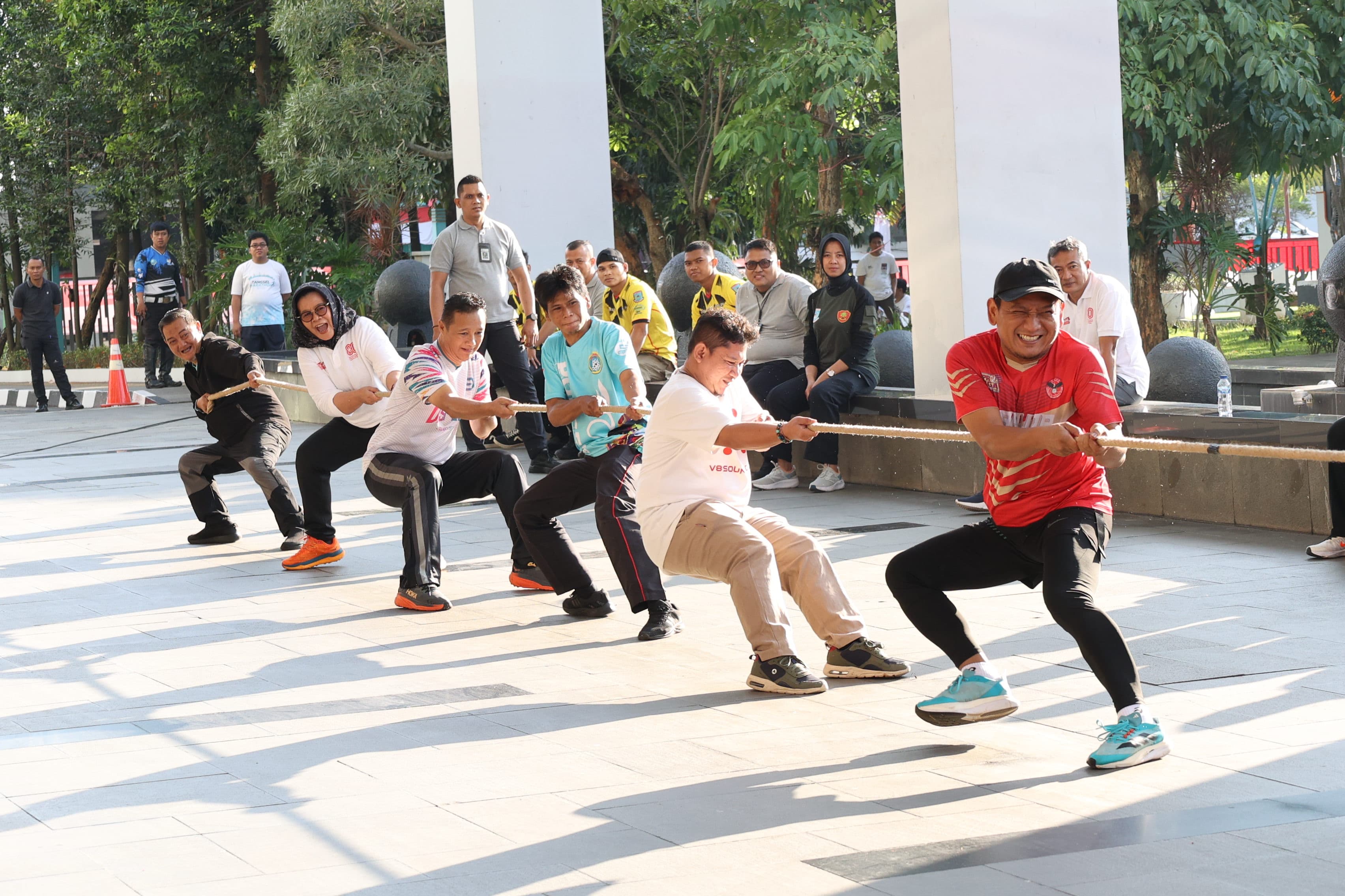 Rangkaian lomba HUT ke-80 RI yang digelar Pemkot Tangsel, Jumat (15/8/2025). (tangselpos.id/irm)