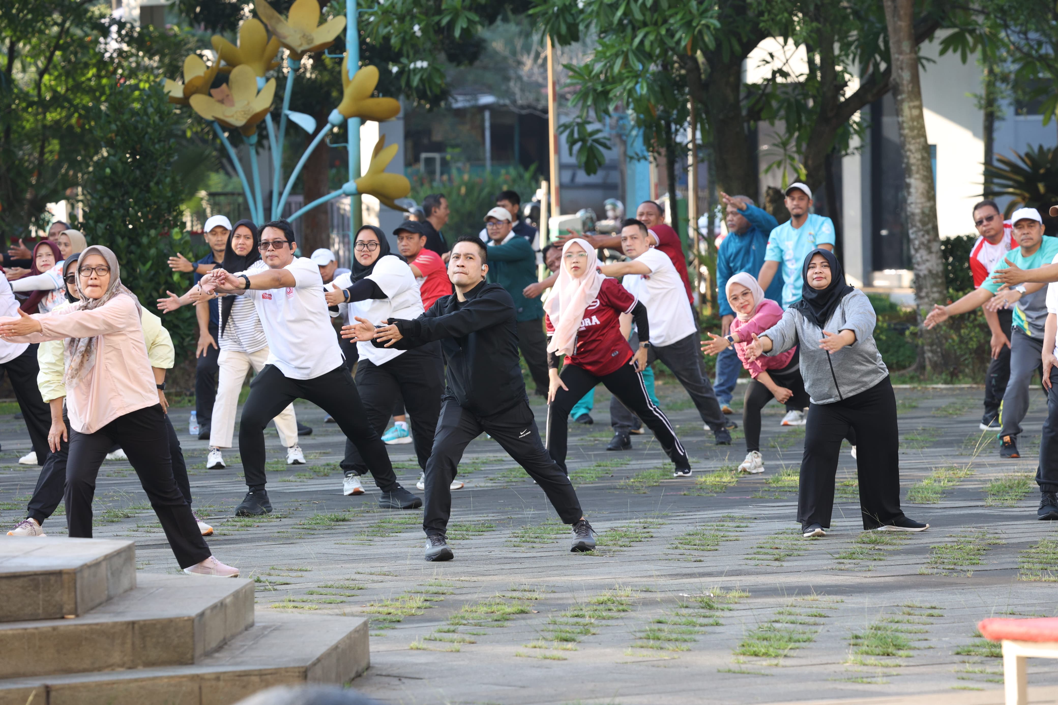 Rangkaian lomba HUT ke-80 RI yang digelar Pemkot Tangsel, Jumat (15/8/2025). (tangselpos.id/irm)