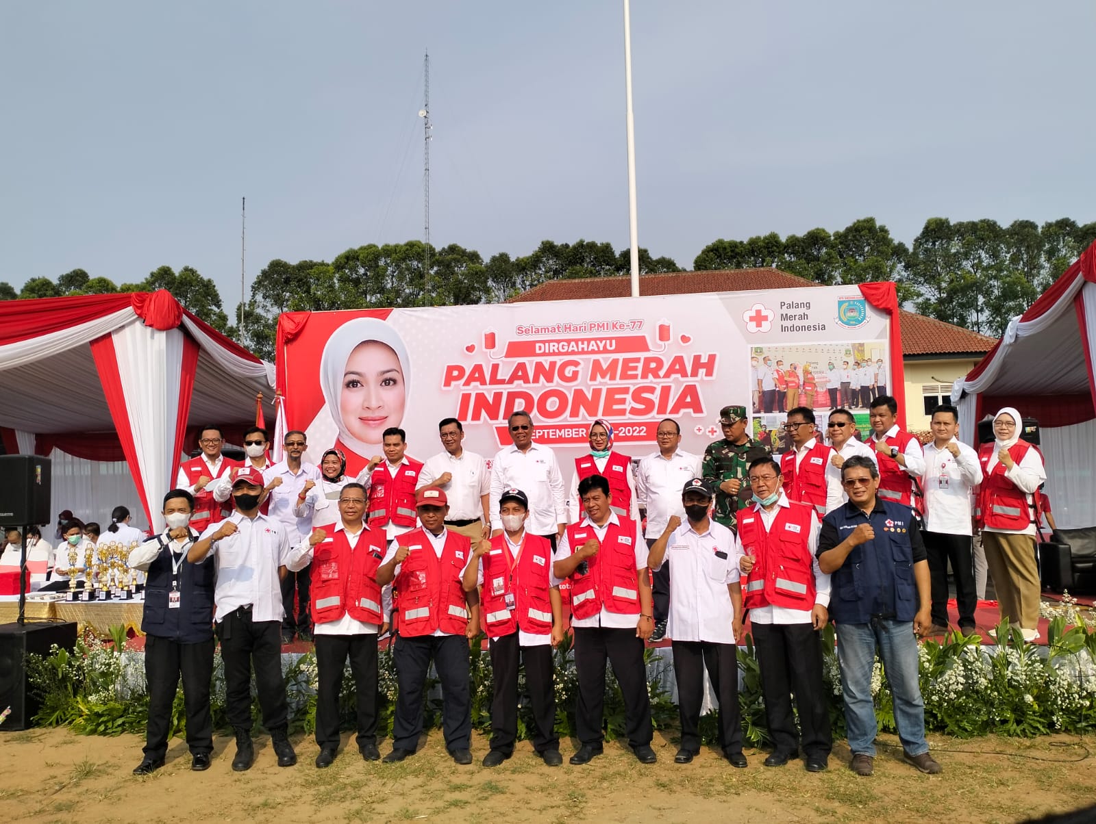 Ketua PMI Tangerang Selatan (Tangsel), Airin Rachmi Diany dalam acara apel peringatan HUT ke-77 PMI di Lapangan Cilenggang, Serpong, Tangerang, Minggu (18/9/2022). (tangselpos.id/rmn)