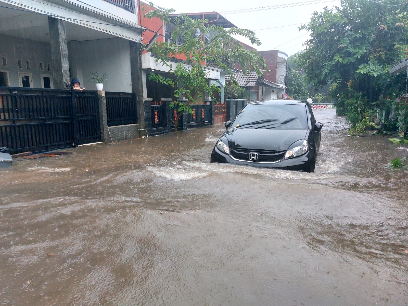 Perumahan Reni Pamulang Dilanda Banjir, Rabu (06/12/23). (tangselpos.id/rmn)