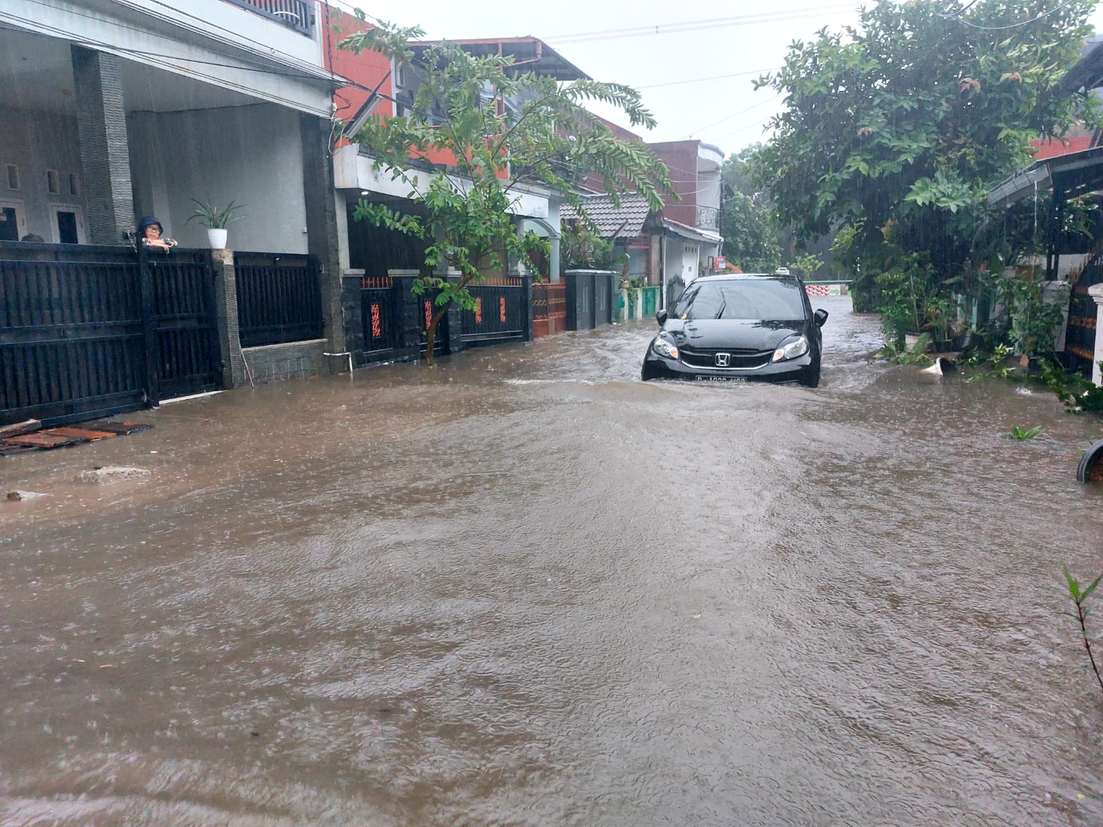 Perumahan Reni Pamulang Dilanda Banjir, Rabu (06/12/23). (tangselpos.id/rmn)