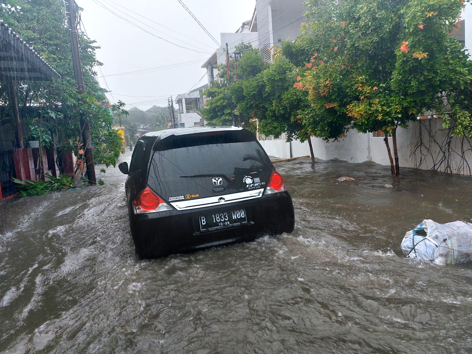 Perumahan Reni Pamulang Dilanda Banjir, Rabu (06/12/23). (tangselpos.id/rmn)