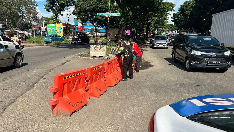 Penutupan U Turn Rawa Buntu, Serpong, Tangsel, Sabtu (20/01/2024). (Dok. Satlantas Polres Tangsel)