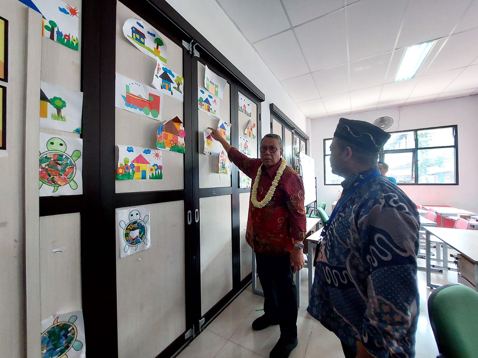 Wajah baru gedung Sekolah Dasar Negeri (SDN) 01 Pamulang Barat baru saja diresmikan, Selasa (2/7/2024).  (tangselpos.id/rmn)