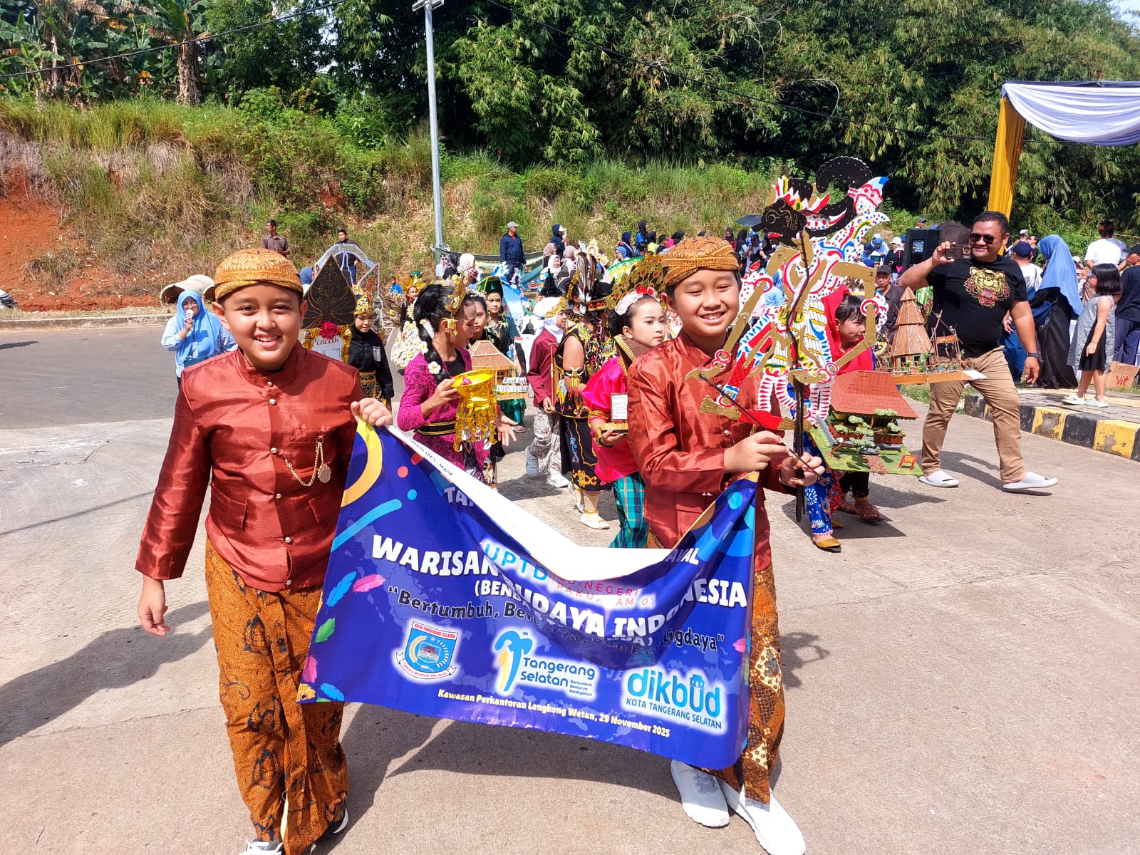 Tangsel Student Carnaval 2025 berlangsung meriah, Sabtu (29/11). (tangselpos.id/rmn)