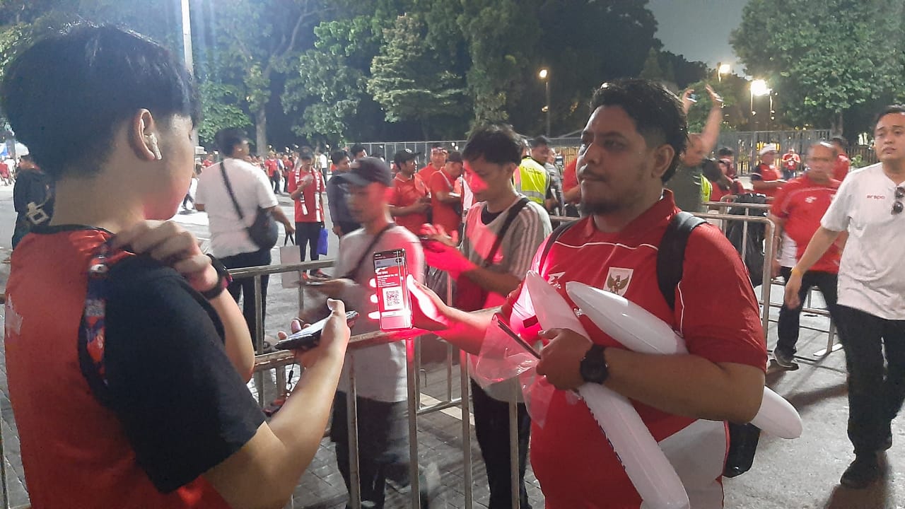 Nampak antusias para suporter timnas u23 saat menyaksikan pertandingan Final Aff u23. Pada partai final ini Timnas U23 Indonesia akan melawan Timnas U23 Vietnam di Stadion GBK, Jakarta, Selasa (19/7/2025). (tangselpos.id/irw)