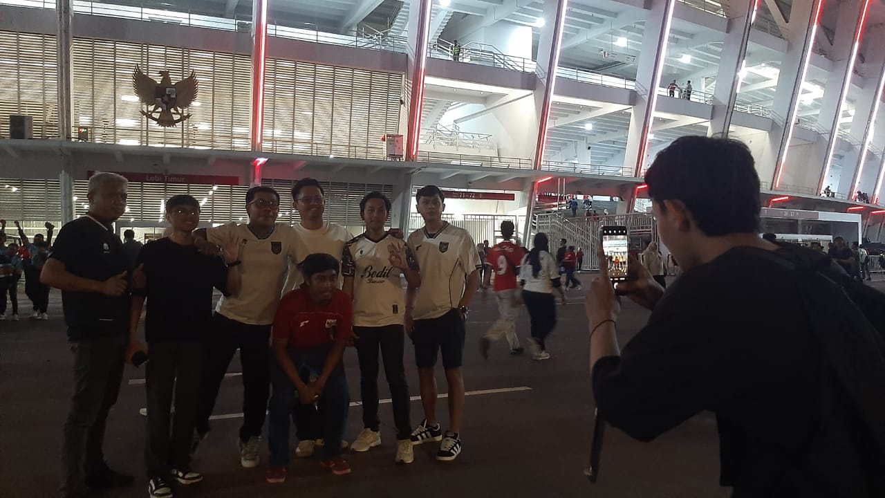 Nampak antusias para suporter timnas u23 saat menyaksikan pertandingan Final Aff u23. Pada partai final ini Timnas U23 Indonesia akan melawan Timnas U23 Vietnam di Stadion GBK, Jakarta, Selasa (19/7/2025). (tangselpos.id/irw)
