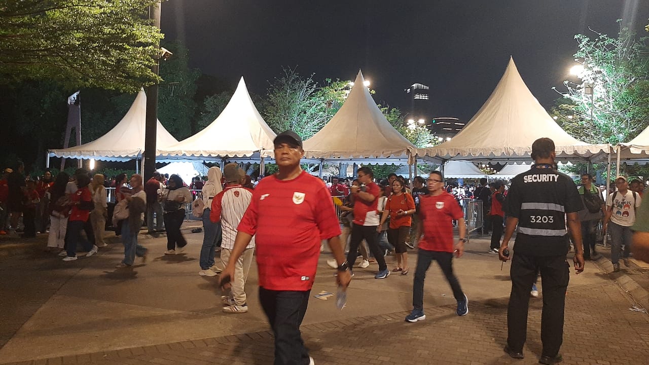 Nampak antusias para suporter timnas u23 saat menyaksikan pertandingan Final Aff u23. Pada partai final ini Timnas U23 Indonesia akan melawan Timnas U23 Vietnam di Stadion GBK, Jakarta, Selasa (19/7/2025). (tangselpos.id/irw)