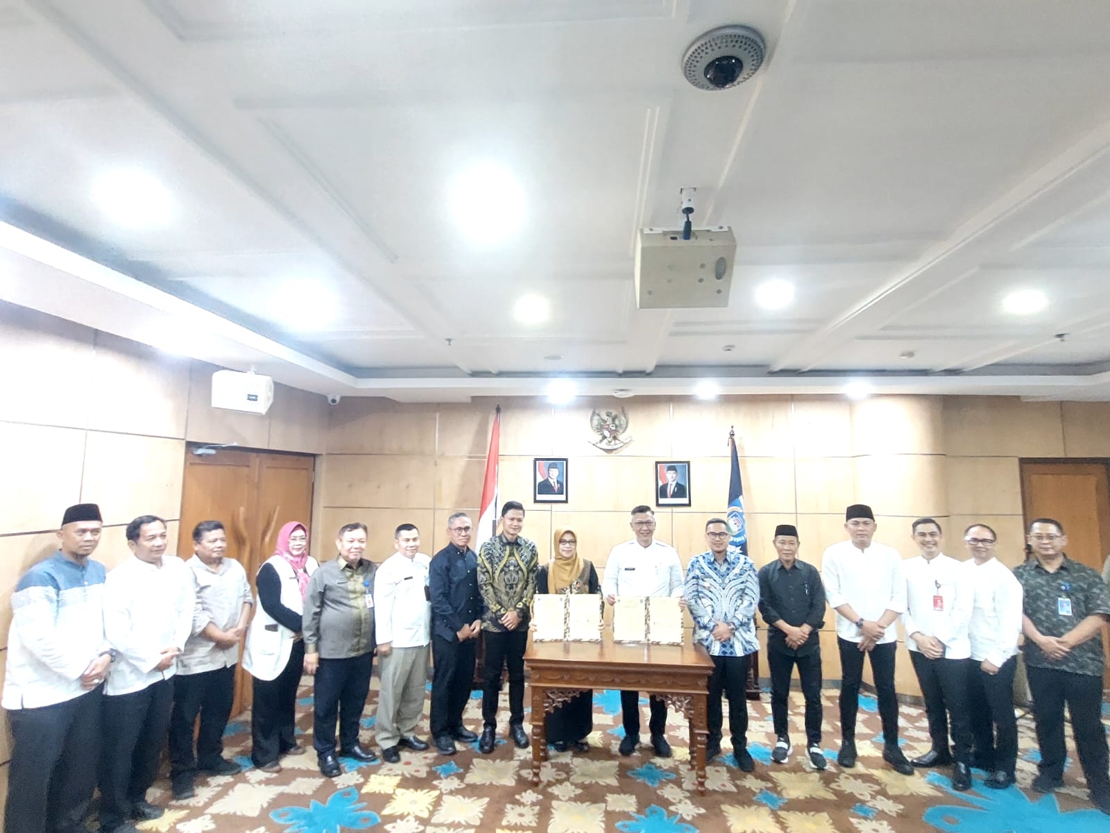 Penandatanganan kerja sama pengelolaan sampah lintas daerah, di Puspemkot Tangsel, Jum'at (25/7/2025). (tangselpos.id/rmn)