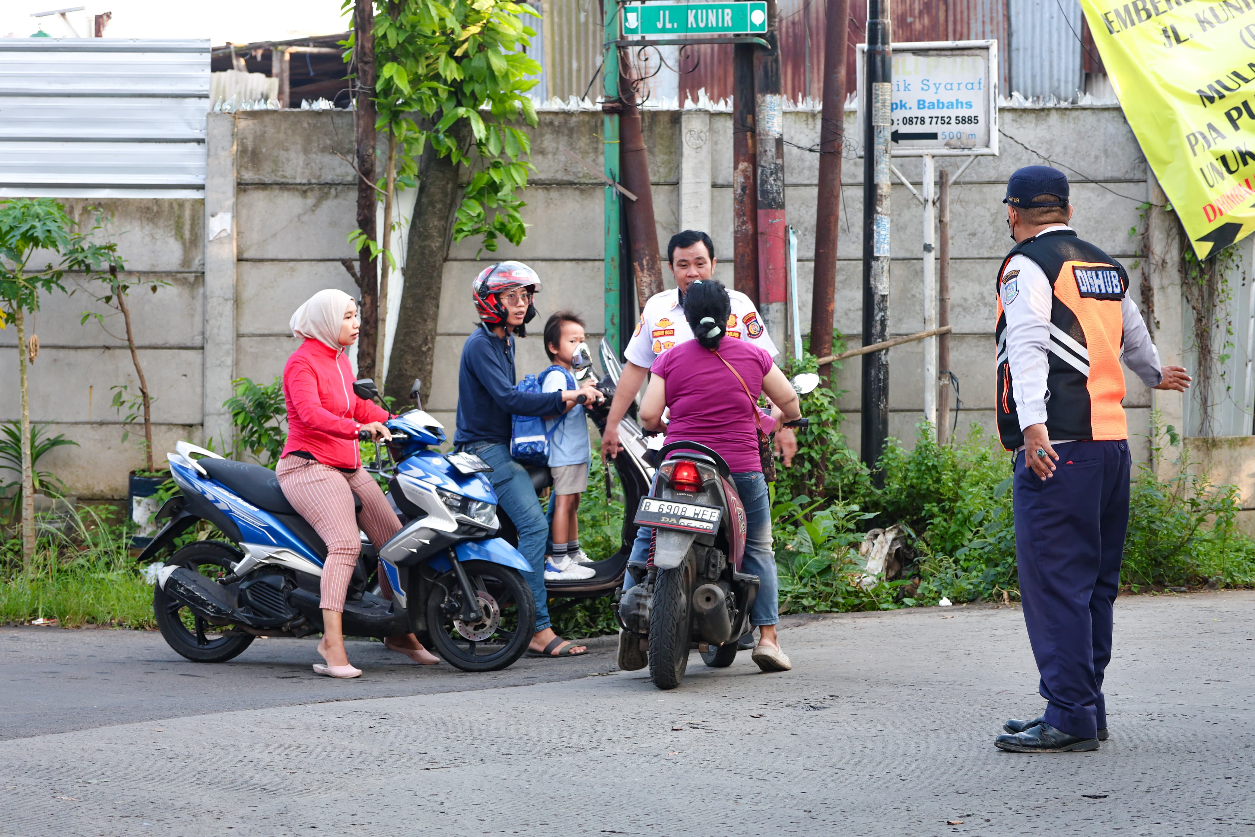 Uji coba sistem satu arah di Kota Tangerang Selatan resmi dimulai pada Senin pagi. (tangselpos.id/irm)