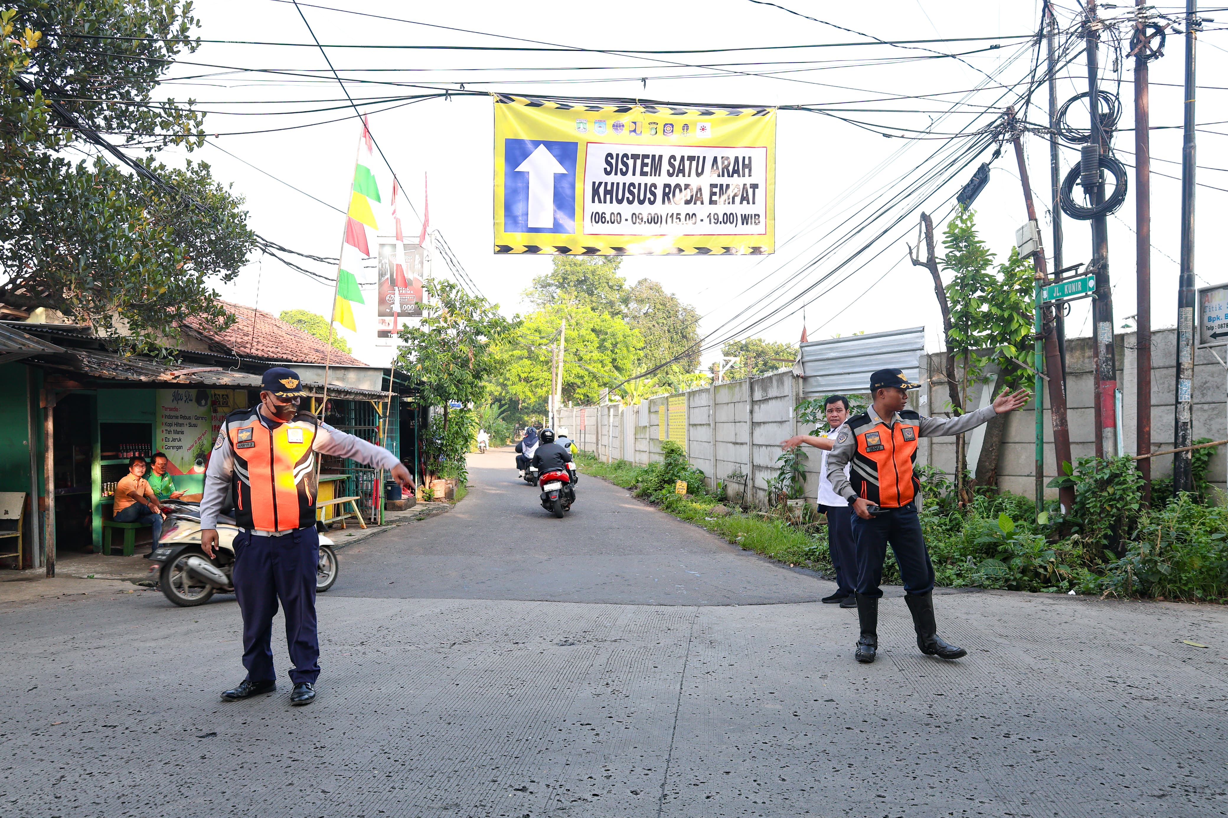 Uji coba sistem satu arah di Kota Tangerang Selatan resmi dimulai pada Senin pagi. (tangselpos.id/irm)