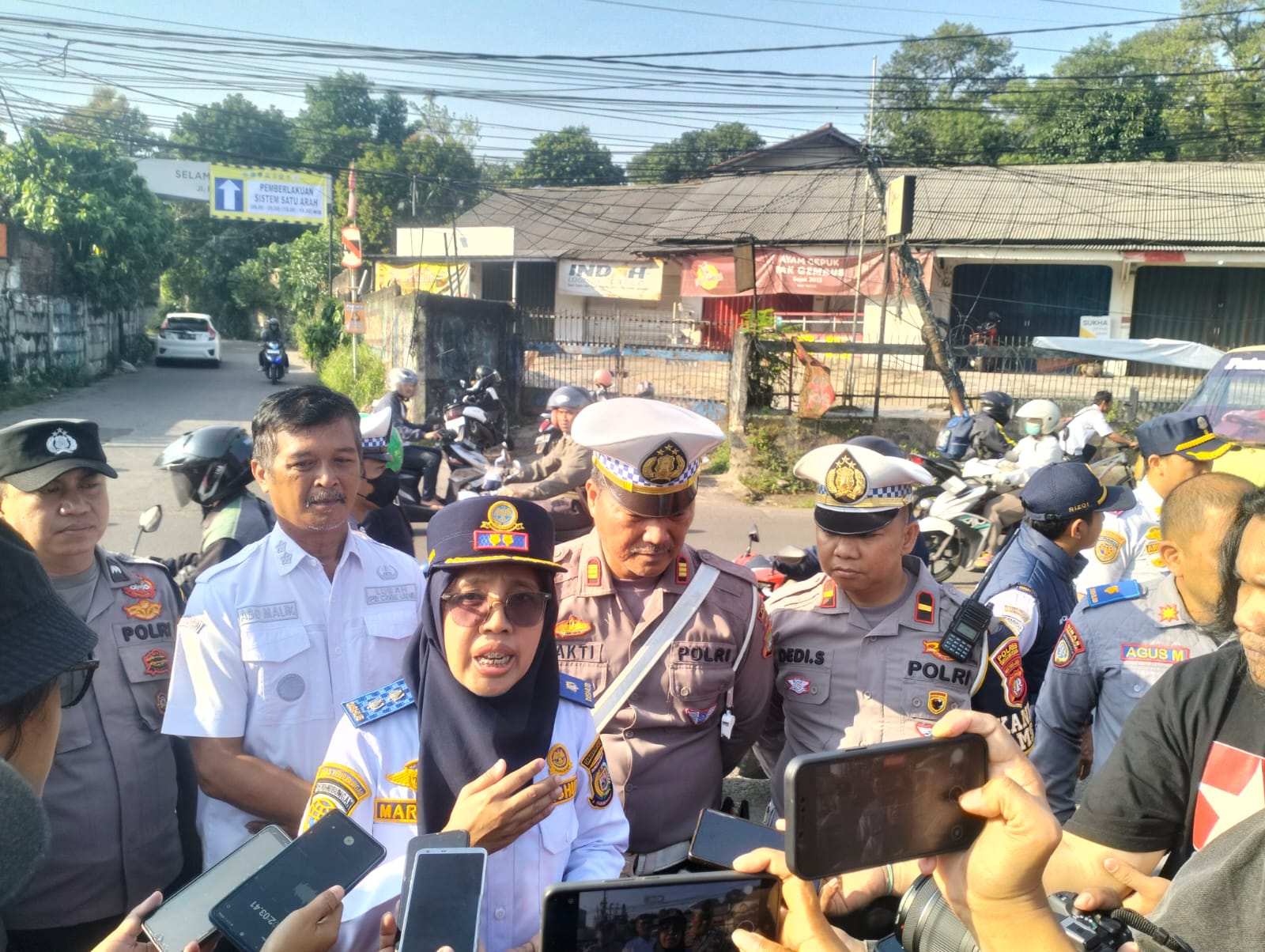 Uji coba sistem satu arah di Kota Tangerang Selatan resmi dimulai pada Senin pagi. (tangselpos.id/irm)