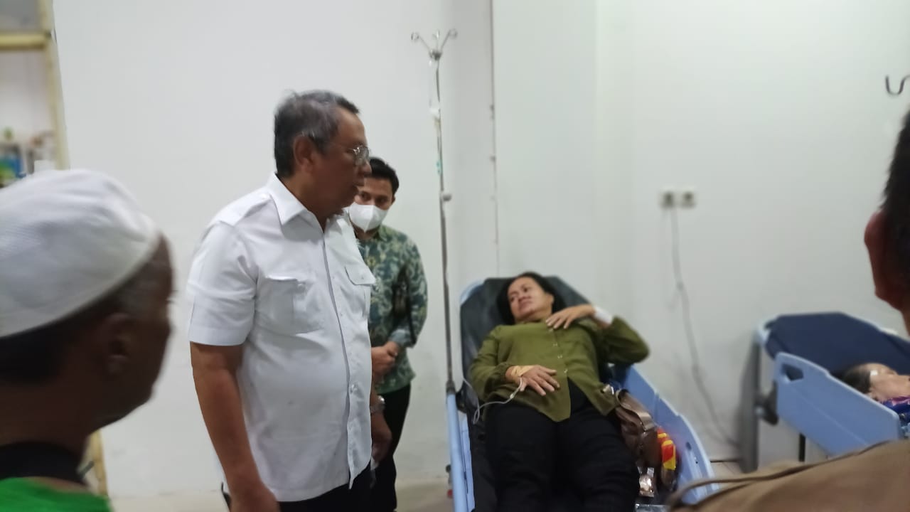 Wali Kota Benyamin Davnie telah tiba di RS Soeselo Slawi untuk melihat kondisi korban Wali Kota Benyamin Davnie telah tiba di RS Soeselo Slawi untuk melihat kondisi korban. (Dok. Humas Pemkot Tangsel)