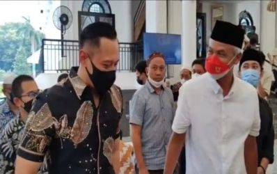 AHY dan Ganjar saat pertemuan di Masjid Brawijaya, Jakarta Selatan pada Jumat (24/6/2022). (Ist)