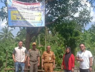 Dinas DLH Pandeglang memasang spanduk larangan buang sampah. (tangselpos.id/bnn)