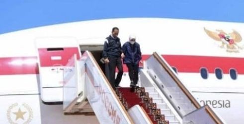 Presiden Joko Widodo dan Ibu Negara Iriana tiba di Moskow disambut cuaca yang cerah. Foto : Setpres