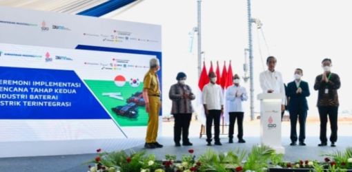 Presiden Joko Widodo meresmikan pembangunan industri baterai listrik KITB Jawa Tengah. Foto : Istimewa