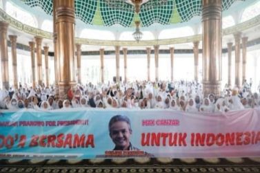 Dukungan terus mengalir kepada Ganjar Pranowo untuk maju di Pilpres 2024. Kali ini dukungan dari emak-emak di Jambi. (Ist)