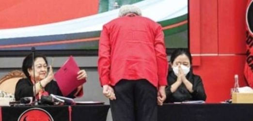 Megawati Soekarnoputri (kiri) Ganjar Pranowo (membungkuh) serta Puan Maharani (kanan). (Ist)