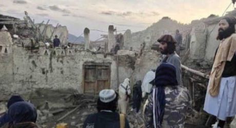 Bangunan rubuh akibat gempa berkekuatan 6.1 yang melanda Afghanistan dan Pakistan. (Ist)