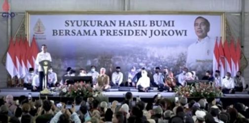 Presiden Joko Widodo dalam acara syukuran hasil bumi di Lapangan Omah Tani, Kabupaten Batang, Jawa Tengah. Foto ; Istimewa