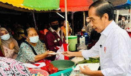 Presiden Jokowi saat berada di Pasar Baros Serang Banten. (Ist)