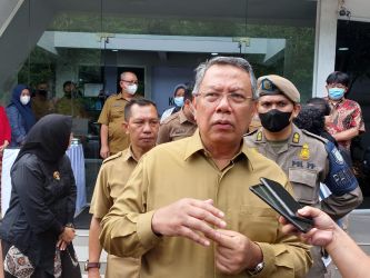 Wali Kota Tangsel, Benyamin Davnie meminta masyarakat kembali menerapkan prokes. (ist)