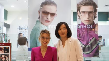 Marichris Ty, Regional Managing Consultant LINDBERG (kiri), hadir bersama Direktur Operasional Optik Tunggal, Doli Rosmiaty (kanan) di event ?LINDBERG Private Trunk Show by Optik Tunggal? (dok. istimewa)