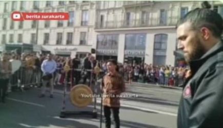 Walikota Solo Gibran Rakabuming Raka saat berada di Pameran UMKM Solo di Paris. (Ist)