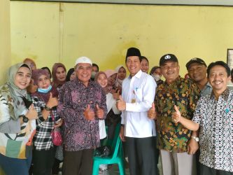 Asisten Pemerintahan Sekretariat Daerah, Komarudin dalam acara silaturrahmi bertajuk Rapat Koordinasi Peningkatan Pemahaman Nilai-nilai Agama dalam Bingkai NKRI bagi Pengelola Peribadatan, di Aula Desa Panongan, Tangerang. (tangselpos.id/rmn)