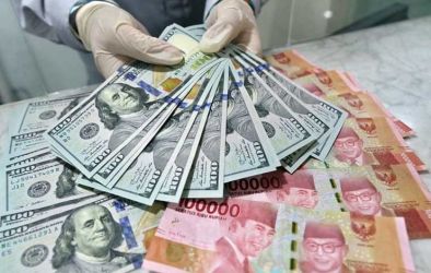 Nilai tukar rupiah turun tipis. (Ist)