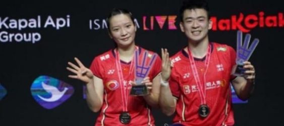 Ganda campuran dari Tirai Bambu ini menjadi Juara Ganda Campuran di East Ventures Indonesia Open 2022. Foto ; Istimewa