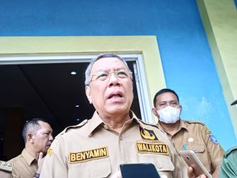Wali Kota Tangsel, Benyamin Davnie dalam acara sosialisasi persiapan pelaksanaan perbaikan RUTLH. (Ist)