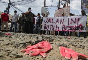 Demo warga terkait rusaknya Jalan Garuda di Batuceper Kota Tangerang beberapa hari yang lalu. (Ist)
