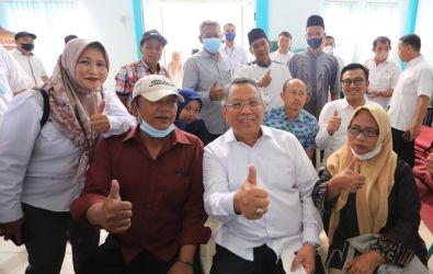 Wali Kota Tangsel, Benyamin Davnie dalam sosialisasi persiapan pelaksanaan perbaikan RUTLH di Kecamatan Ciputat, Tangsel. (ist)