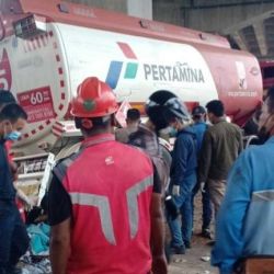 Truck tangki Pertamina yang terlibat tabrakan beruntun. Foto : Istimewa