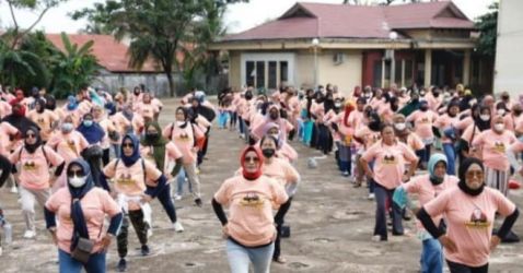 Emak-emak Kalbar mendukung Ganjar Pranowo untuk Capres 2024. (Ist)