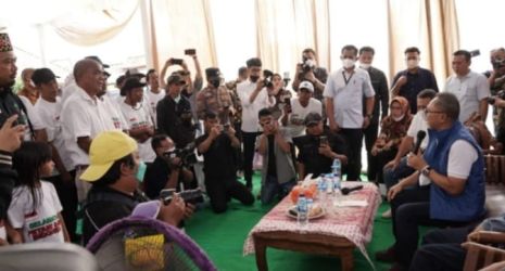 Mendag Zulkifli Hasan saat berdialog dengan petani sawit di Desa Merak Batin, Kecamatan Natar, Lampung Selatan. (Ist)