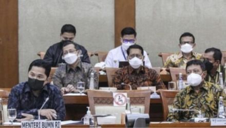 Menteri Erick Thohir saat rapat dengan Komisi VI DPR. Foto : Istimewa