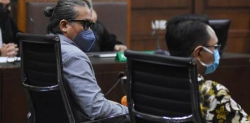 Dua tersangka pemeriksa pajak kasus PT Gunung Madu Plantaption Aulia (kanan) serta Rian (kiri). (Ist)