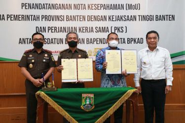 Menteri Koperasi dan UKM Teten Masduki saat presentasi di Pusat Penelitian Kelapa Sawit di Medan,Kamis (7/7). (ist)
