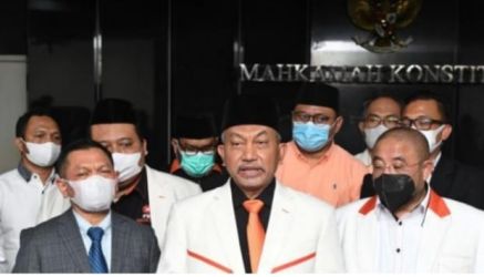 Presiden PKS Ahmad Syaikhu dan beberapa pengurus partai saat berada di gedung MK beberapa hari yang lalu. (Ist)