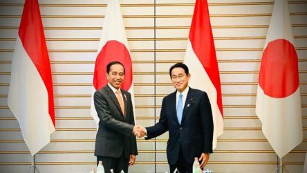 Presiden Joko Widodo bersama PM Jepang Fumio Kishida. (Dok. Setpres)