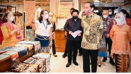 Presiden Joko Widodo saat meninjau stand di Sarinah. (Dok. Setpres)