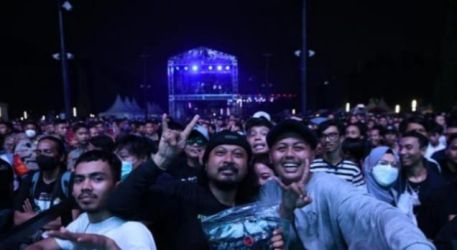 Ribuan milenial Jabodetabek menikmati konser musik di Senayan pada Sabtu malam pada acara Bersuka Ria. Foto : Istimewa