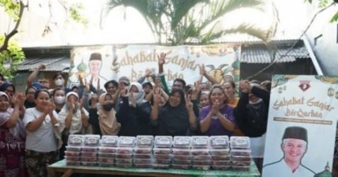 Sahabar Ganjar berbagi hewan kurban di Jakarta, Depok serta Bekasi pada Minggu (10/7/2022). (Ist)