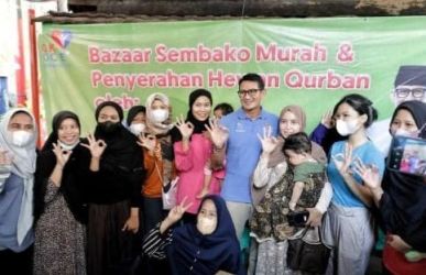 Sandiaga Uno gelar bazar sembako dan tebar hewan kurban di Kuningan, Jakarta. (Ist)